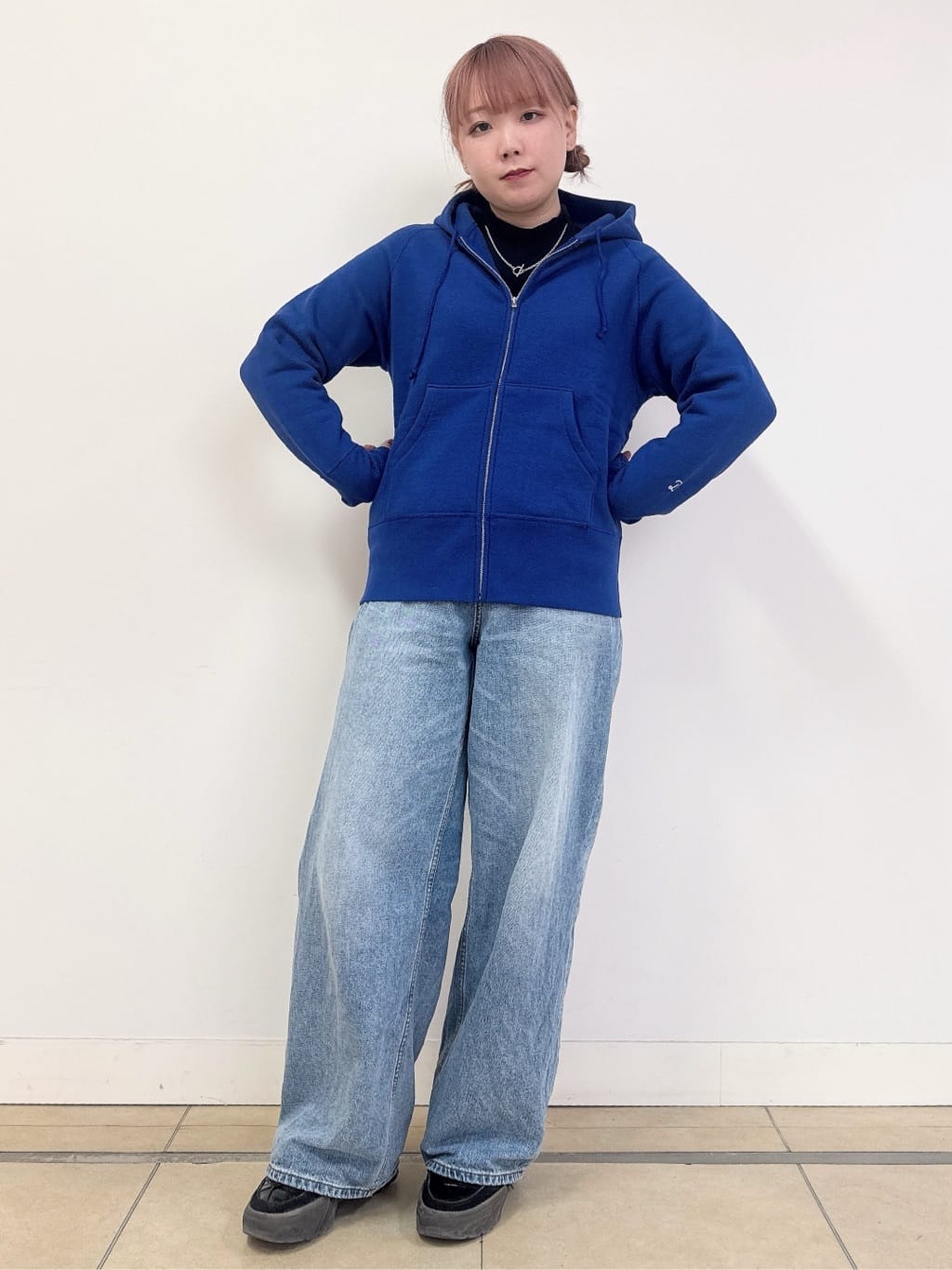 なかもとあきさんの「DRESSTERIOR｜デキシー吊裏毛ジップアップパーカ」を使ったコーディネート