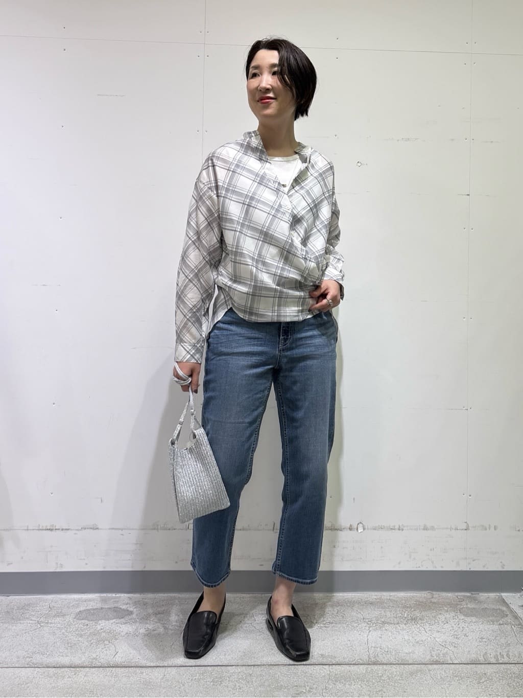 yuriさんの「INDIVI｜【褒められデニム】スリムストレート デニムパンツ」を使ったコーディネート