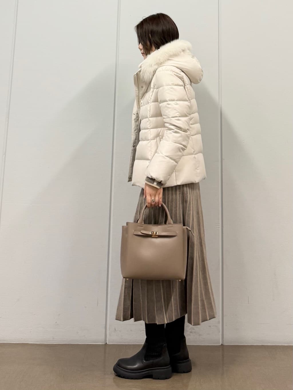 mizukiさんの「INDIVI｜【名品／撥水／抗菌防臭】ショート丈リサイクルダウンコート」を使ったコーディネート