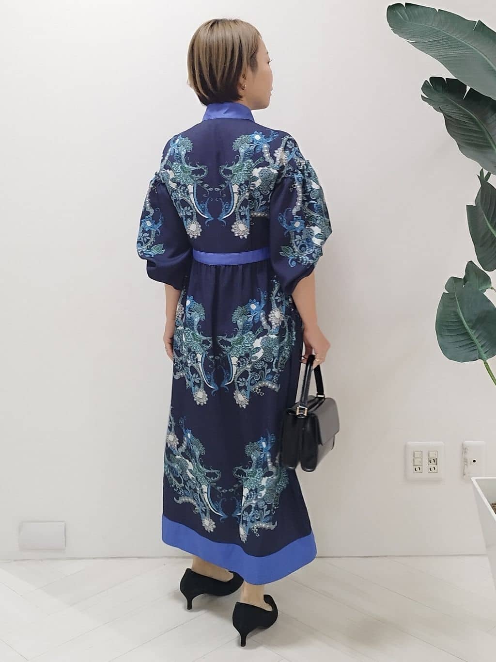 s u g iさんの「UNTITLED｜【COLLECTION LINE】オリエンタルパネル柄ワンピース」を使ったコーディネート