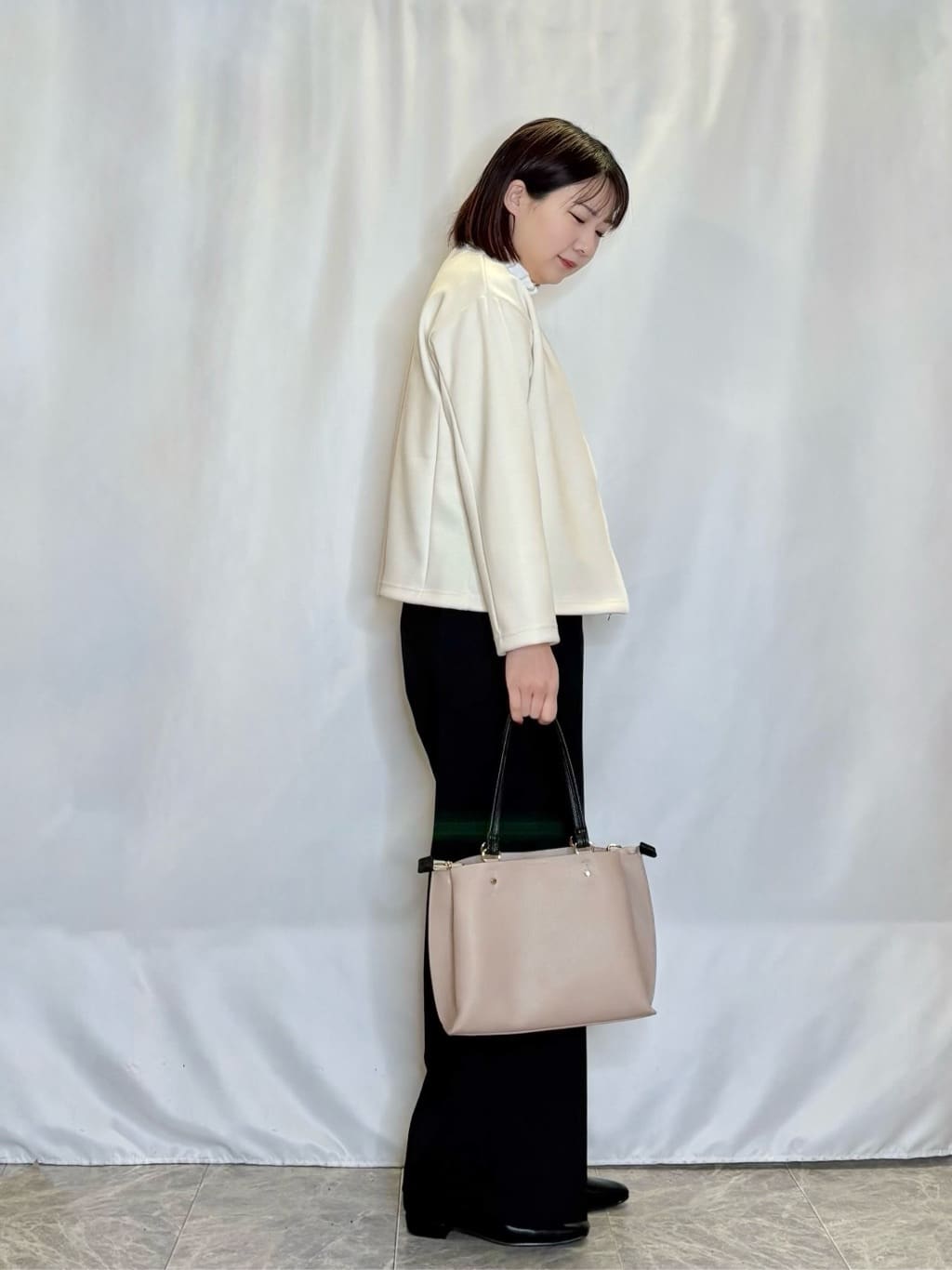 ネリさんの「SHOO･LA･RUE｜【洗濯機可】上品で華やか スタンドフリルブラウス」を使ったコーディネート