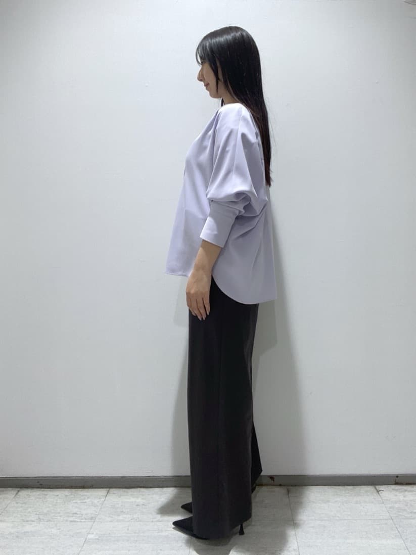 meiさんの「INDIVI｜【洗える／レイヤードにおすすめ】シャーリングレース ロングTシャツ」を使ったコーディネート