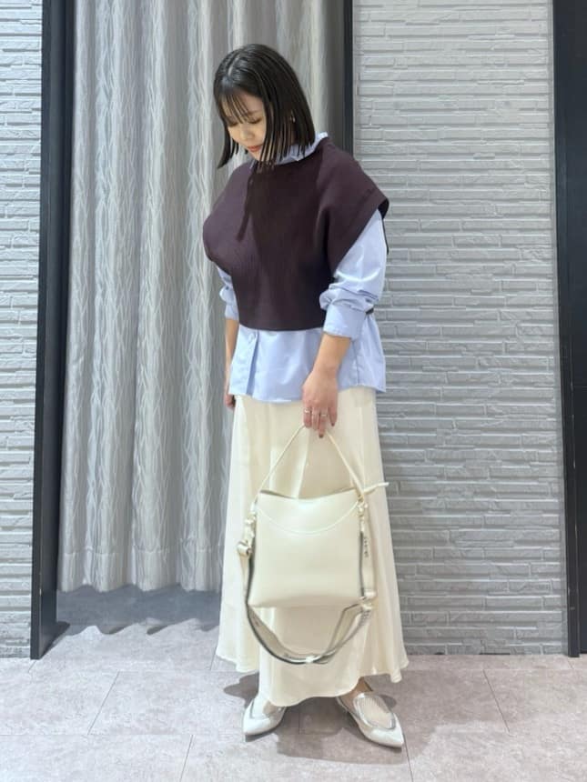 chさんの「THE SHOP TK｜【2点セット】レイヤードスタイルでこなれ見え ニットベスト＆シャツ」を使ったコーディネート