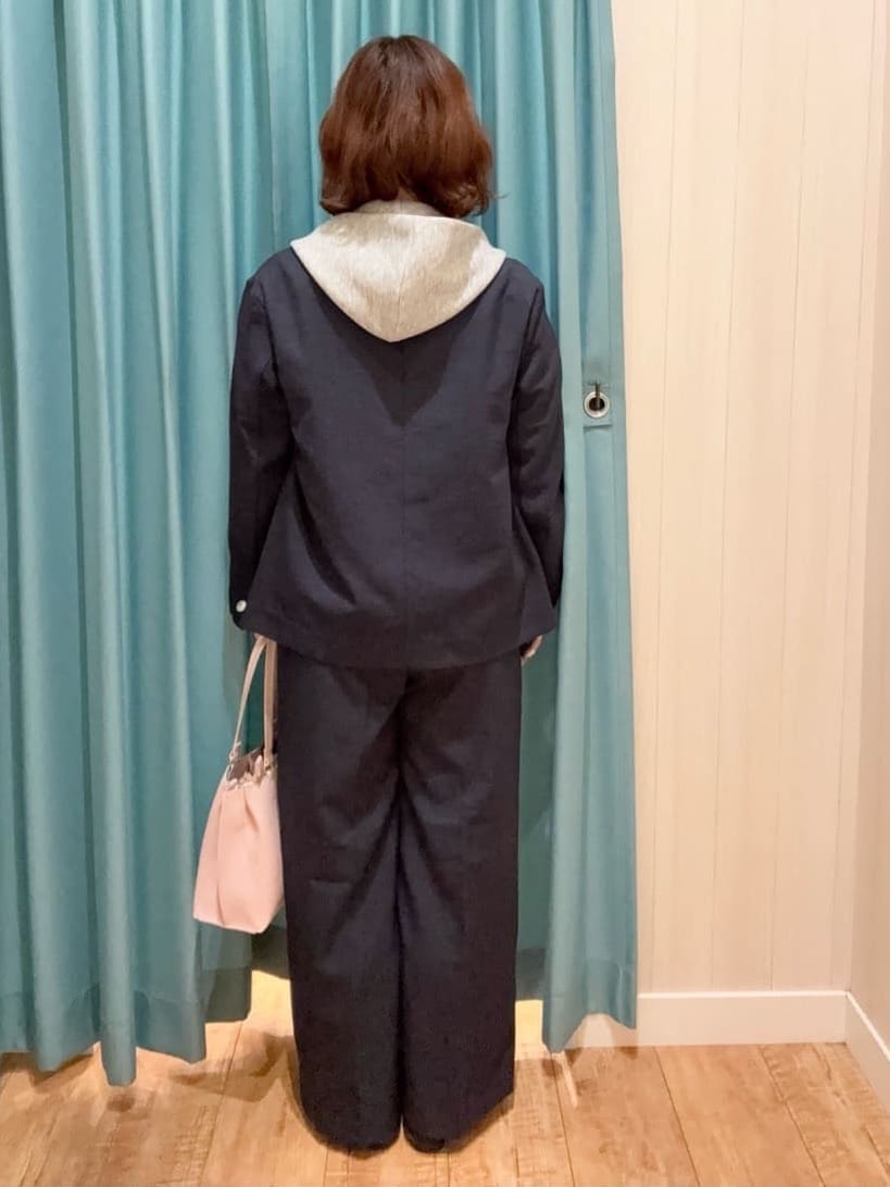 みきさんの「SHOO･LA･RUE｜【UV/抗菌防臭/洗濯機可】小さめロゴの大人スムースロンT」を使ったコーディネート