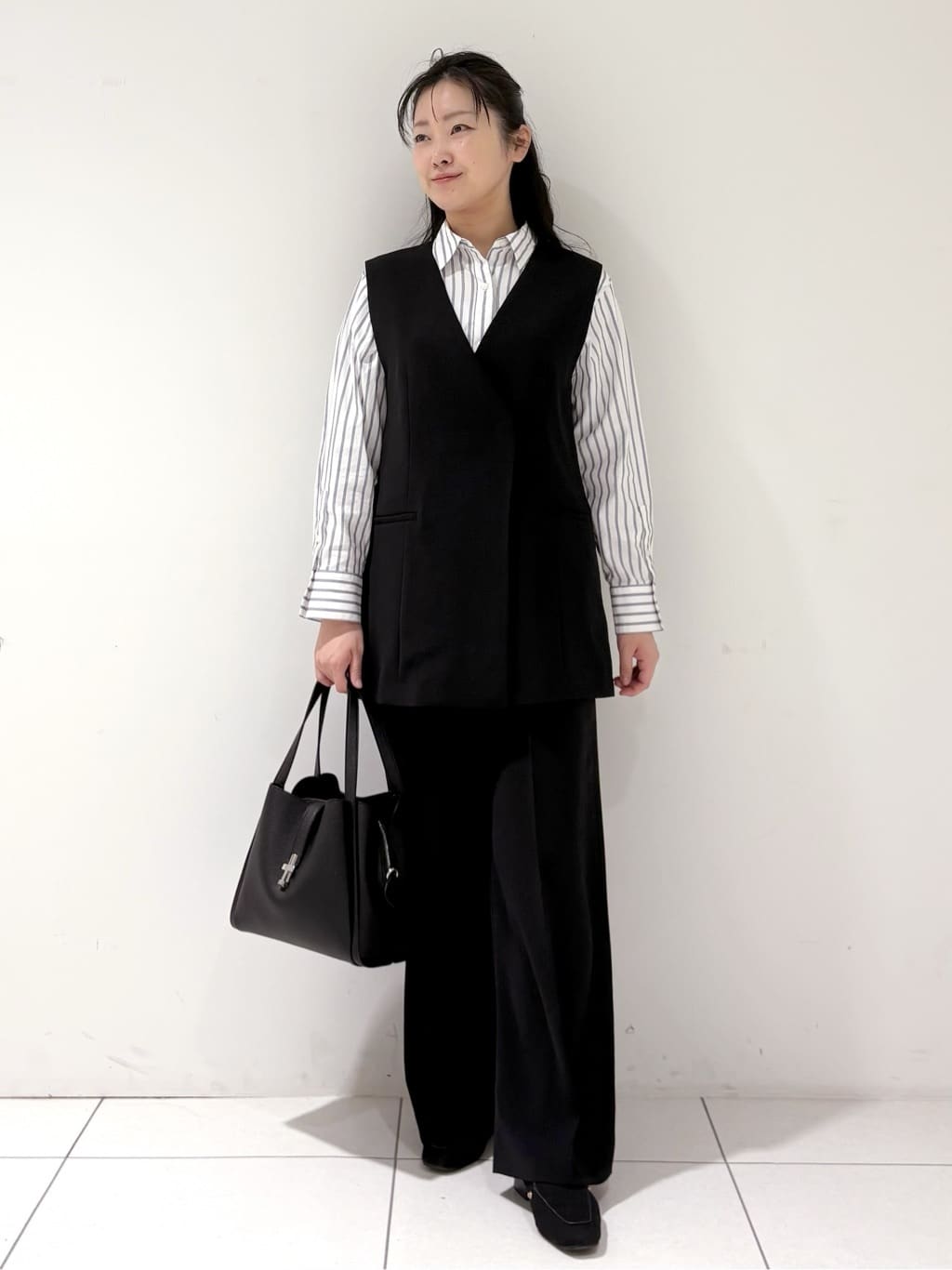 momokoさんの「INDIVI｜【洗える／多機能／SETUP可】着る日傘ジレジャケット」を使ったコーディネート