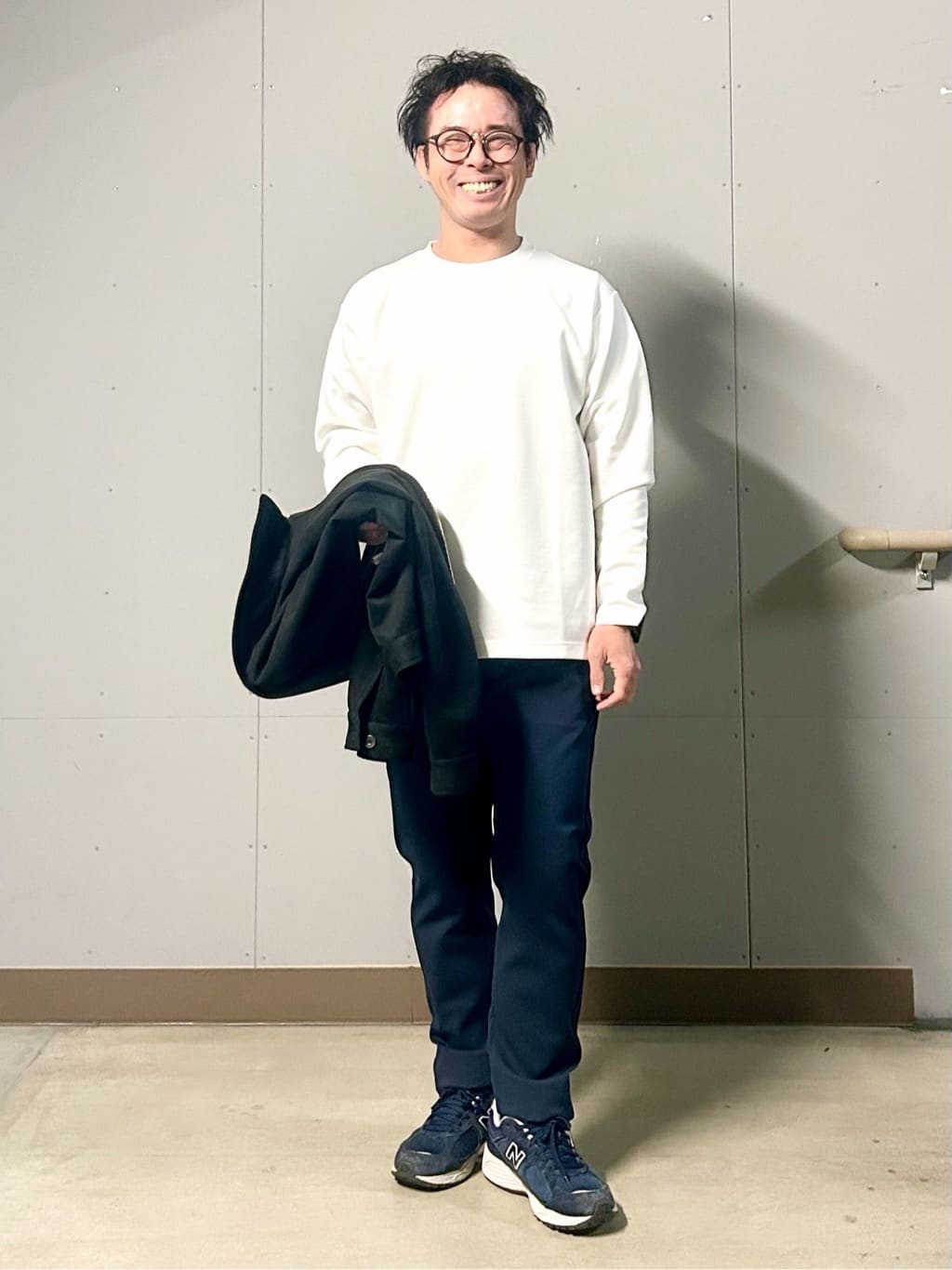 KENJI Iさんの「THE SHOP TK｜【首元にさりげないアクセント】ステッチダンボールプルオーバー」を使ったコーディネート