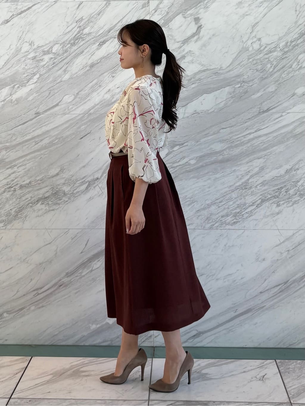 MISAKIさんの「COUP DE CHANCE｜【手洗い可/通勤服】シアーローン花柄ブラウス」を使ったコーディネート