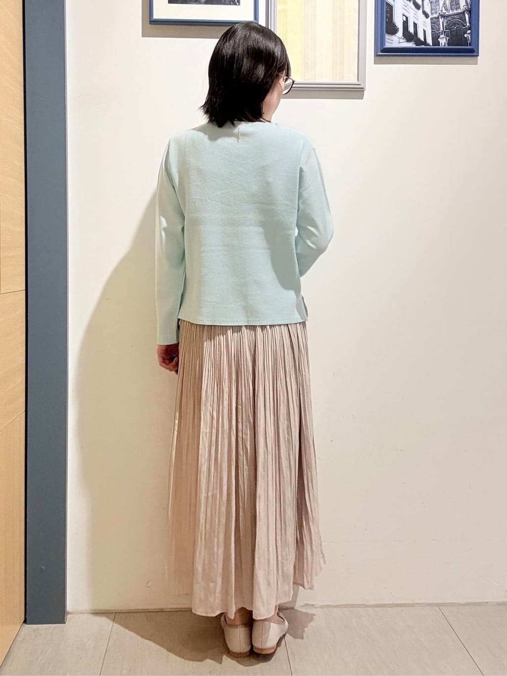さあやさんの「grove｜【選べる着丈/ウエストゴム】ヴィンテージサテンプリーツスカート【手洗いOK】」を使ったコーディネート