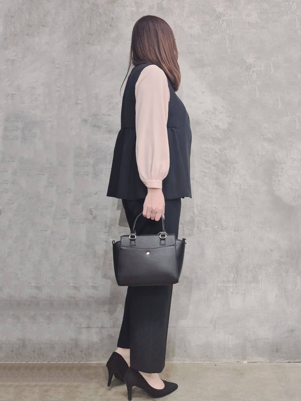 ひさえさんの「THE SHOP TK｜【通勤・きちんと見えに】ダブルクロス ペプラムジレ/セットアップ可」を使ったコーディネート
