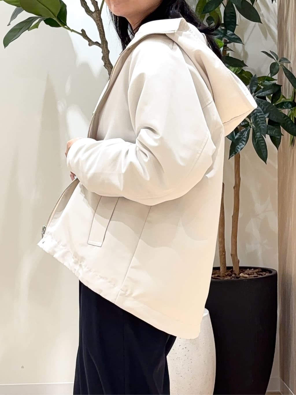 miraiさんの「grove｜【撥水】きれいめに着こなせるマウンテンパーカ」を使ったコーディネート