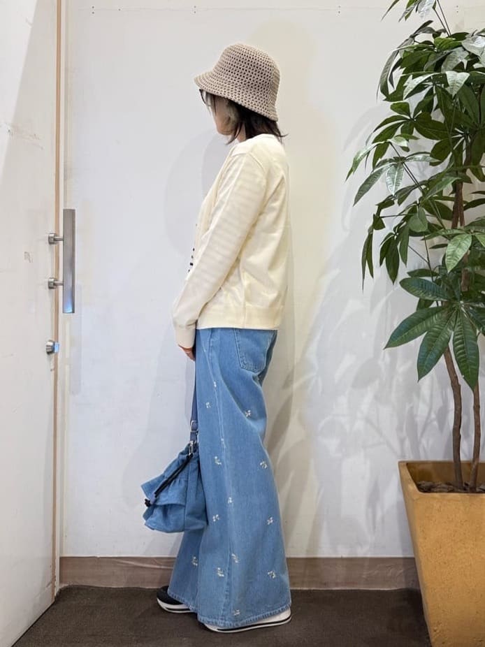 misakiさんの「SHOO･LA･RUE｜【洗濯機可/S-LL】配色がコーデのアクセントに レイヤード風クルーカーディガン」を使ったコーディネート