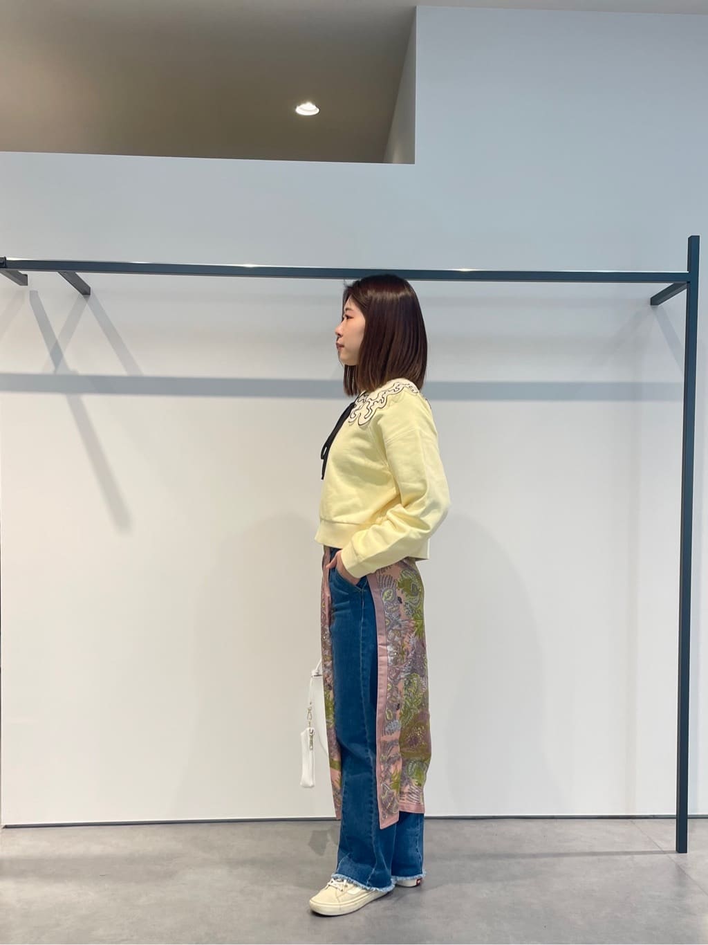 amiさんの「INDIVI｜ワイドスリーブカラースウェット」を使ったコーディネート