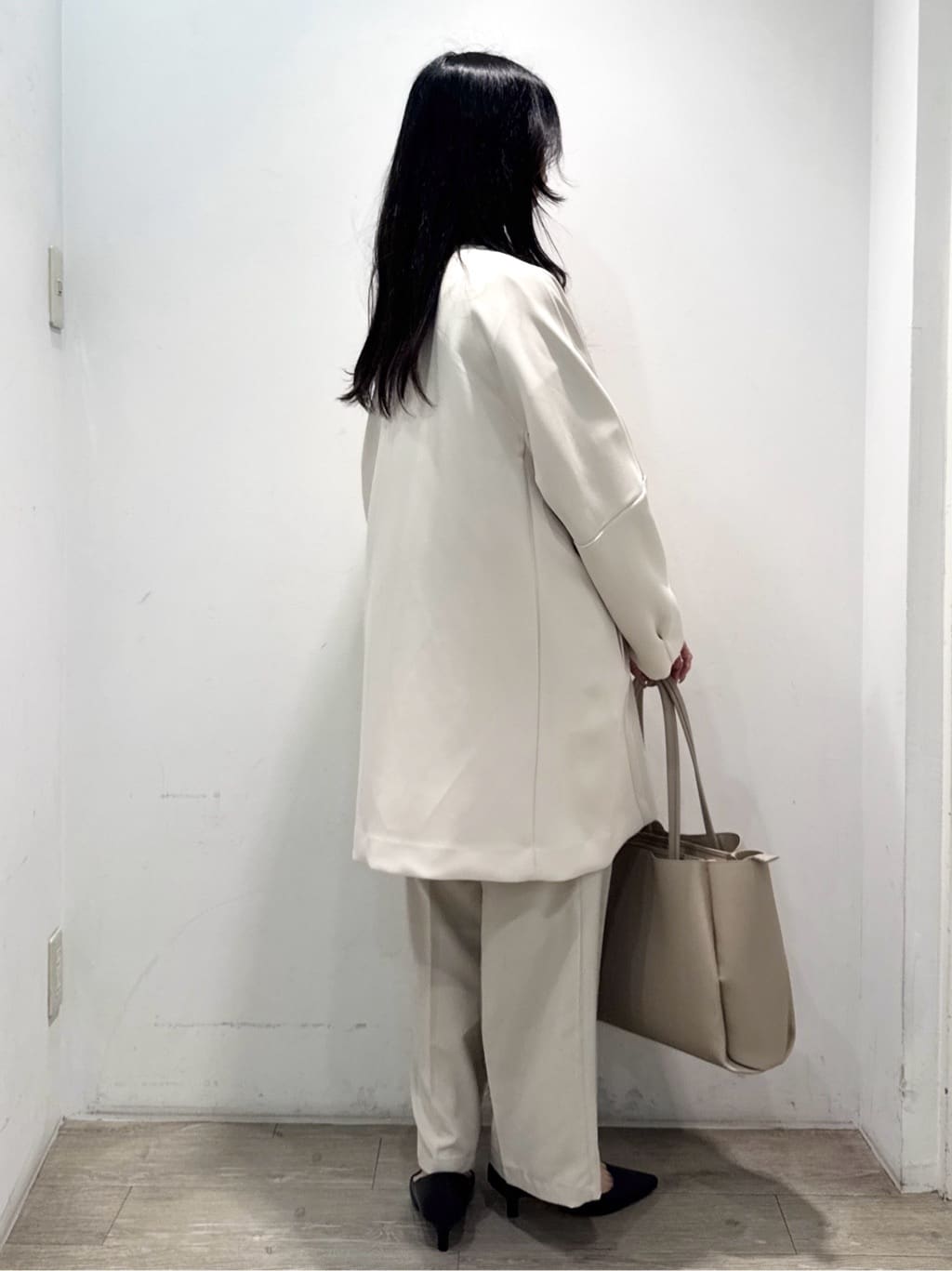 yuicciさんの「OPAQUE.CLIP｜《ツインセット》ワイドニット&times;裾フレアタンクトップ【洗濯機OK】」を使ったコーディネート