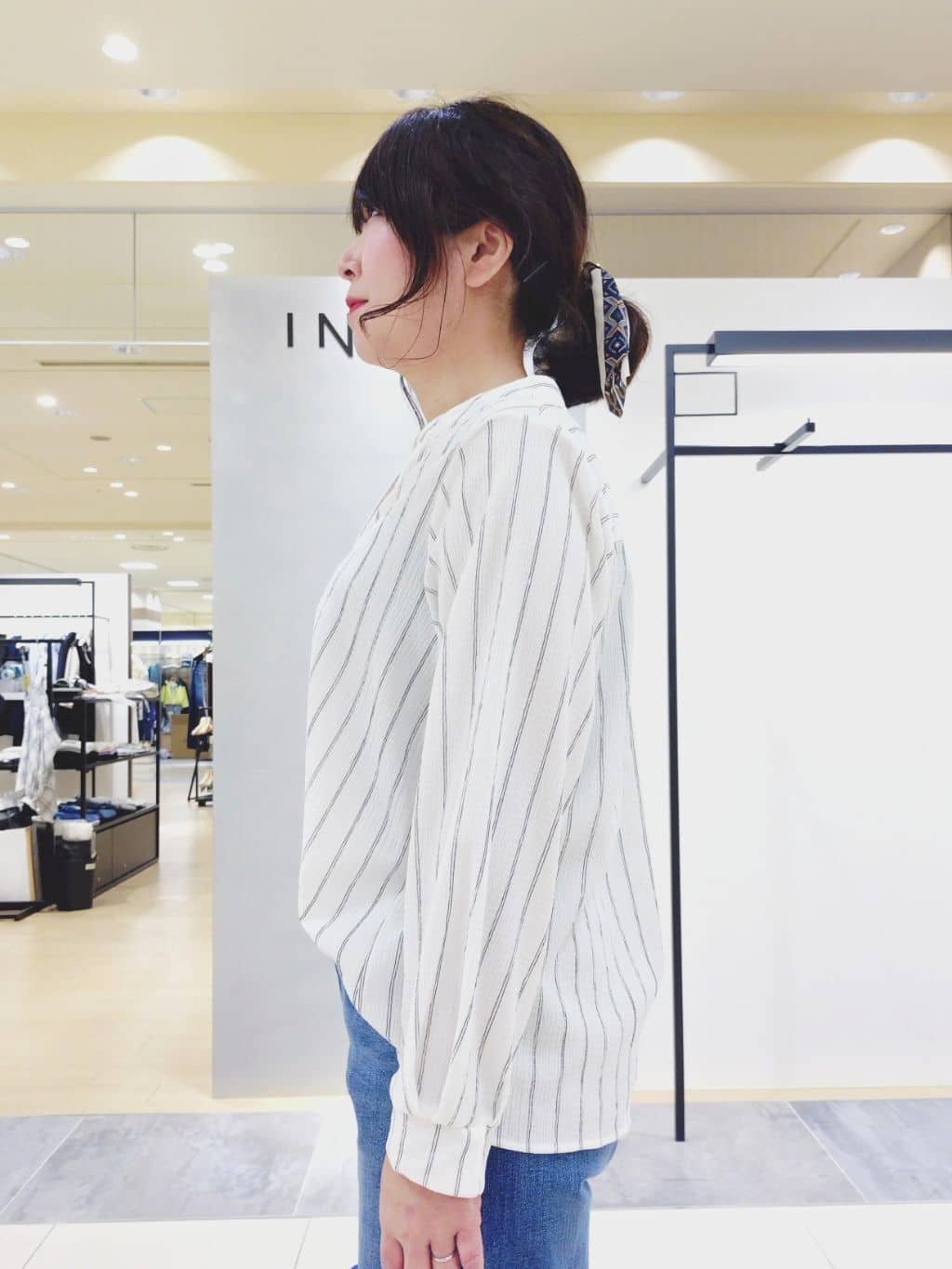 TOMOMIさんの「INDIVI｜【褒められデニム】ワイドストレート デニムパンツ」を使ったコーディネート