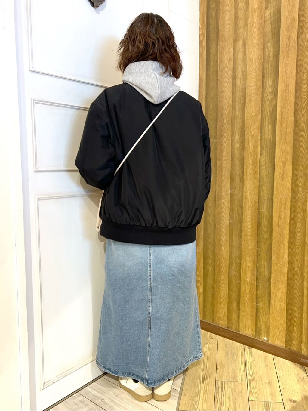 yuriyuriさんの「SHOO･LA･RUE｜【セットアップ可/S-LL/なめらかタッチ】選べる3柄 ロゴ入りプルパーカ」を使ったコーディネート