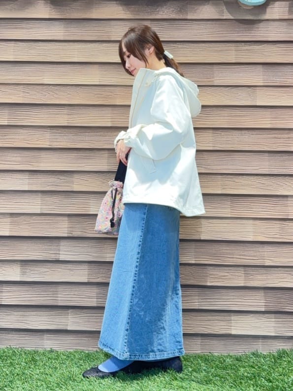 himiさんの「SHOO･LA･RUE｜【防花粉/高レビュー】きれいもかっこいいも叶える 欲張りマウンテンパーカ」を使ったコーディネート
