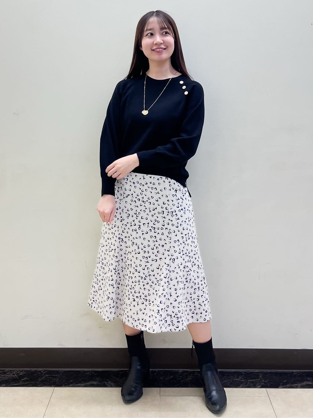 mikikoさんの「Reflect｜ソフトフレアプリントスカート」を使ったコーディネート