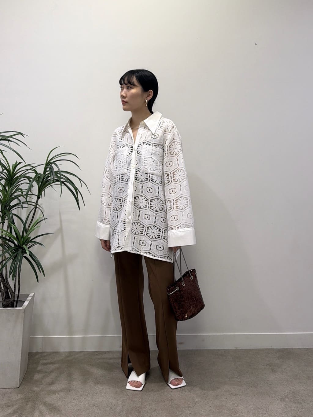 rinaさんの「INDIVI｜幾何柄レースビッグシャツ」を使ったコーディネート
