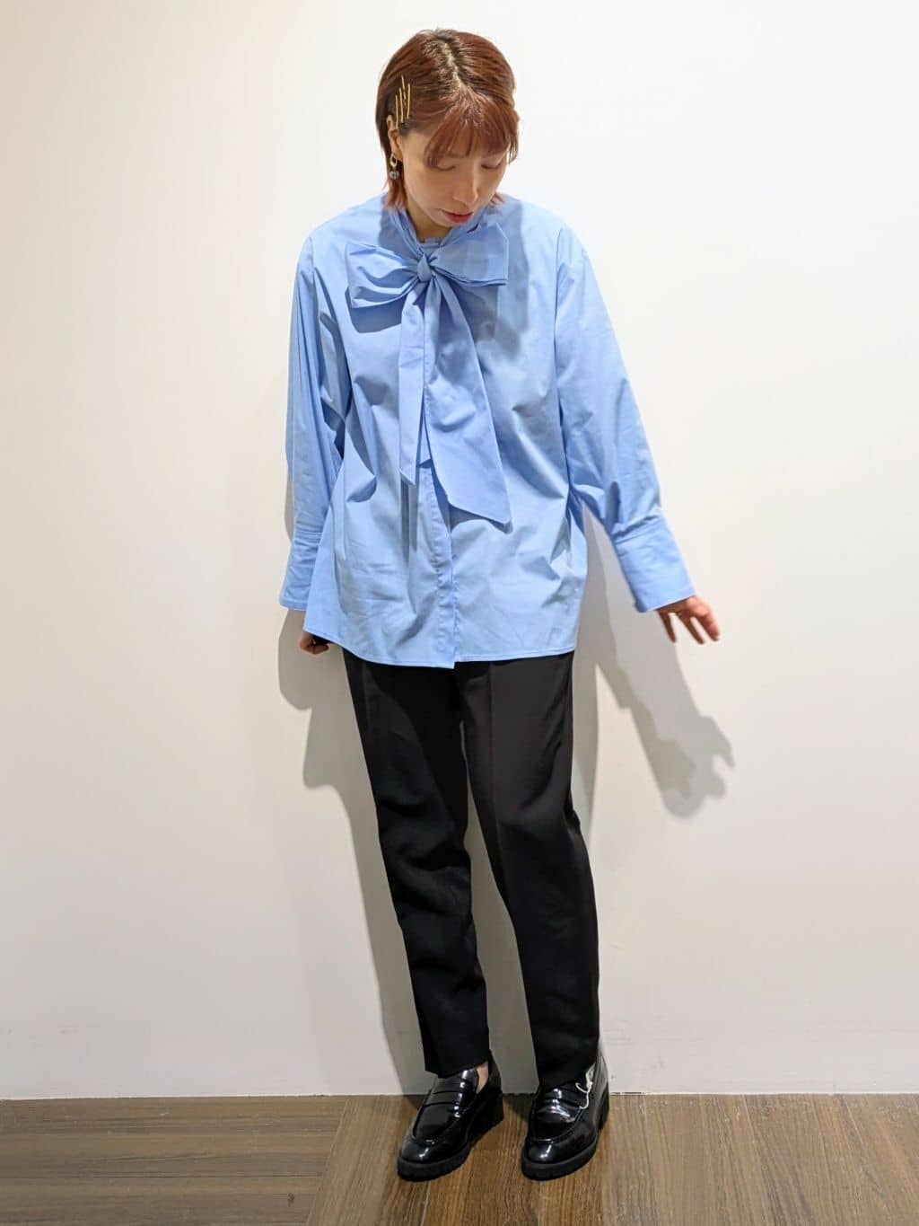 4410さんの「THE SHOP TK｜【通勤スタイルに】タックボウタイブラウス」を使ったコーディネート