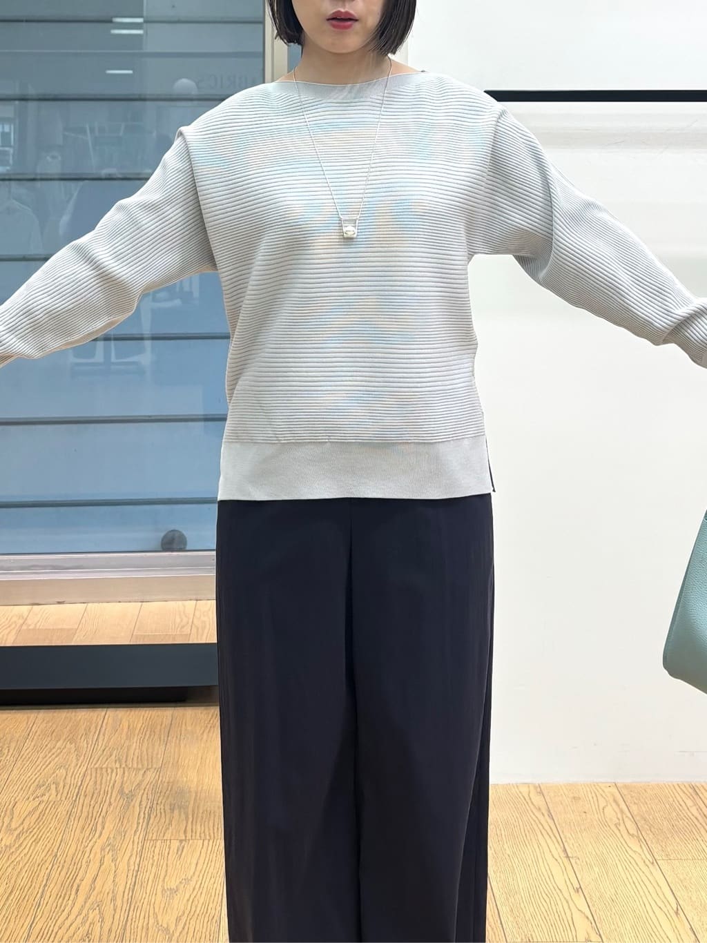 asamiさんの「INDIVI｜【洗える／キレイ色】体型カバー無縫製ニット」を使ったコーディネート