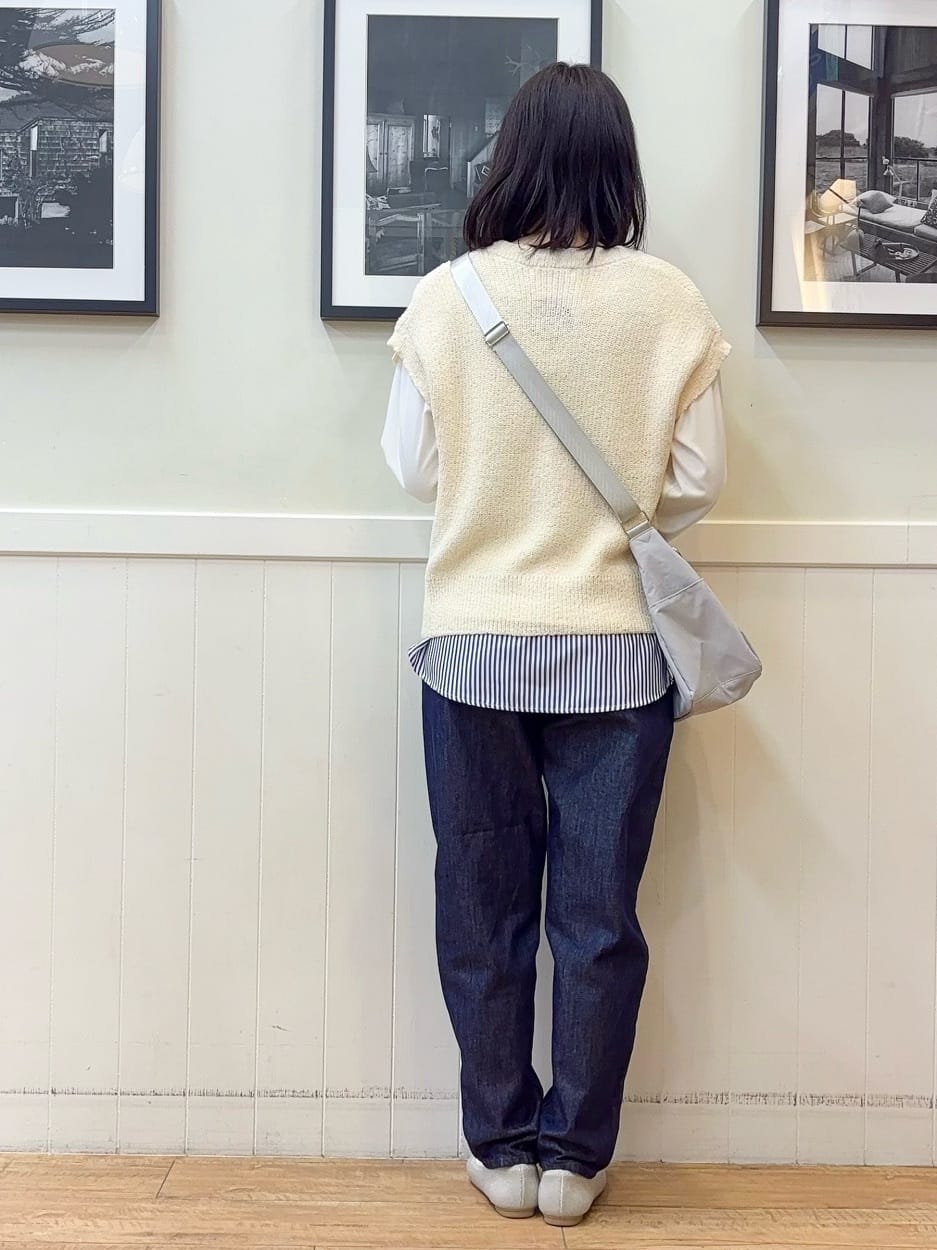 えぬさんの「SHOO･LA･RUE｜【S-LL/洗濯機可】気軽にレイヤード 前開きざっくりニットベスト」を使ったコーディネート