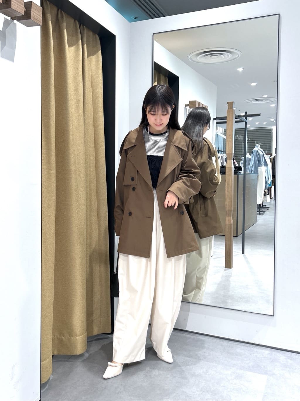 Renoさんの「INDIVI｜【撥水】ボンディングショートトレンチ」を使ったコーディネート