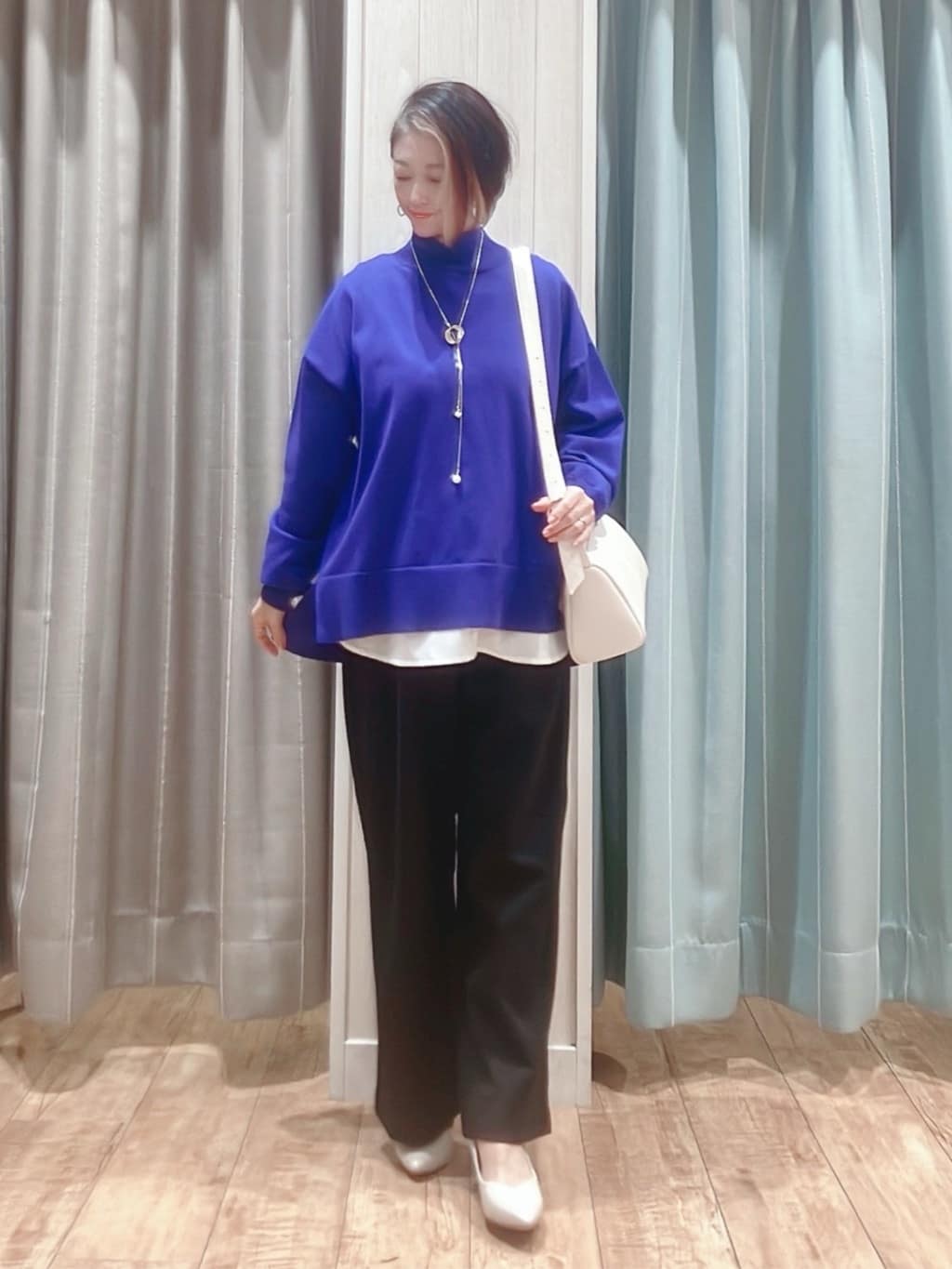 aaamiさんの「SHOO･LA･RUE｜【2点セット/洗濯機可/S-LL】着回しがきく もちもちハイネックニット+裾シャツインナー」を使ったコーディネート