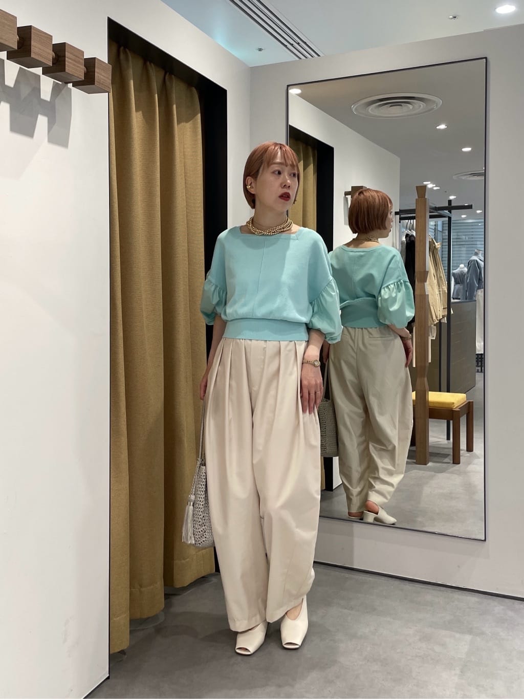 mikuさんの「INDIVI｜ドッキングパフスリーブニット」を使ったコーディネート