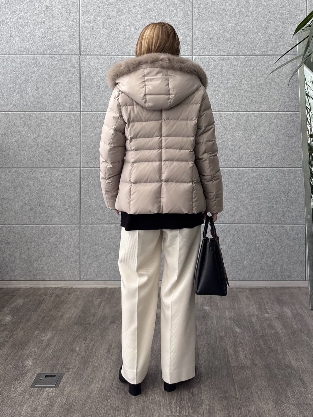kotakiさんの「INDIVI｜【名品／撥水／抗菌防臭】ショート丈リサイクルダウンコート」を使ったコーディネート