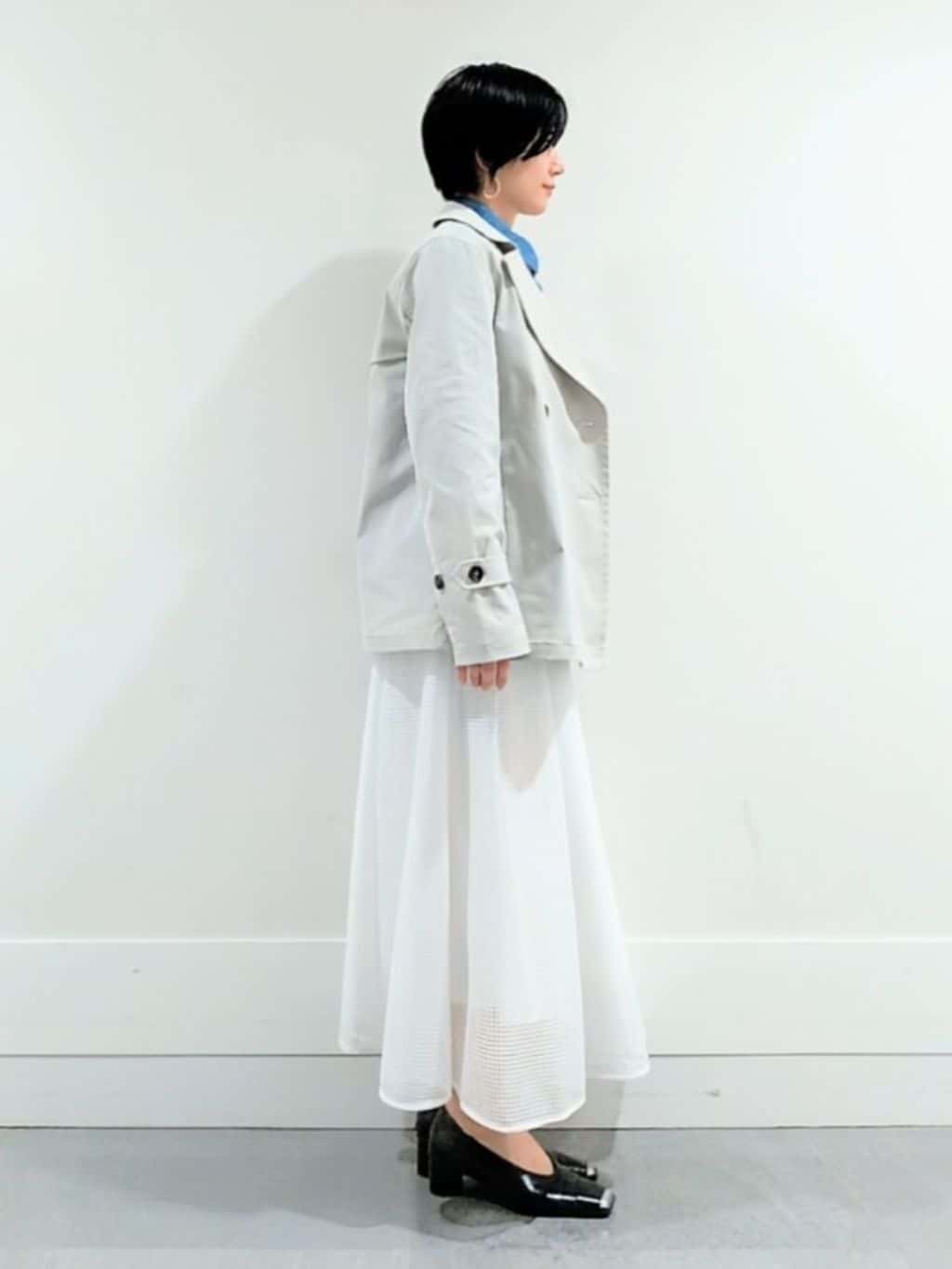 ミズタさんの「UNTITLED｜【定番人気/はっ水/洗える】タスランショートトレンチコート」を使ったコーディネート