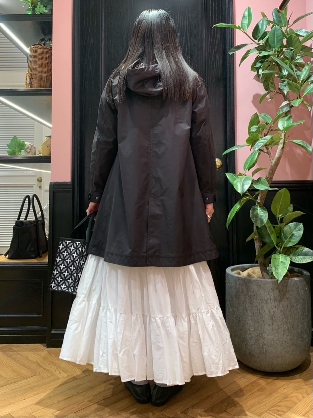 SAKAIさんの「DRESSTERIOR｜【着映え/ウォッシャブル】フラワーエンブロイダリーボリュームブラウス」を使ったコーディネート