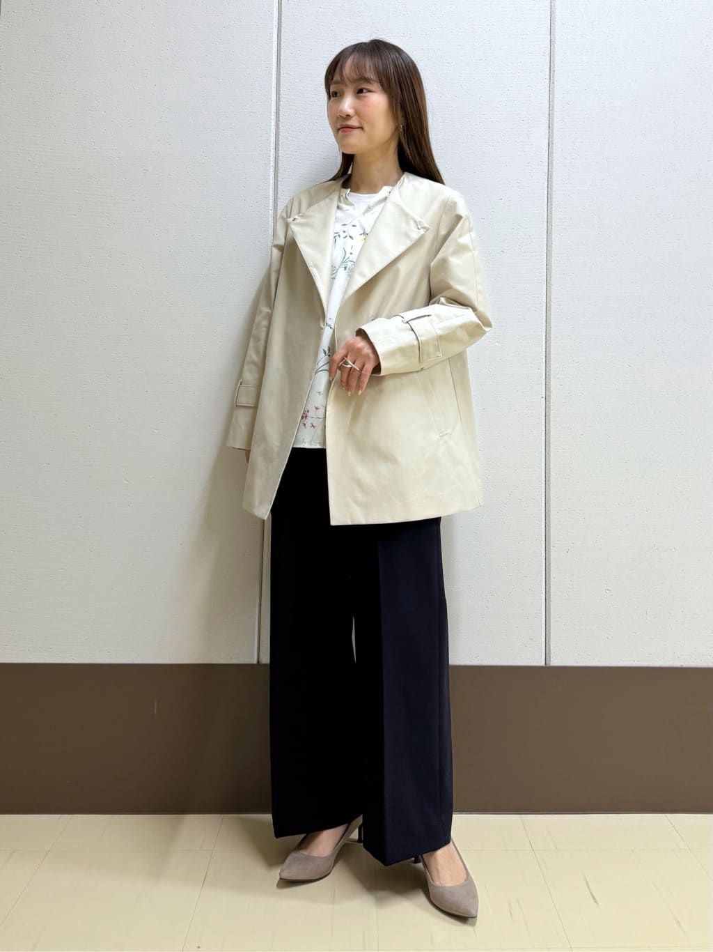 mamiさんの「INDIVI｜【SETUP可能】モダンフラワー柄キャンディスリーブブラウス」を使ったコーディネート