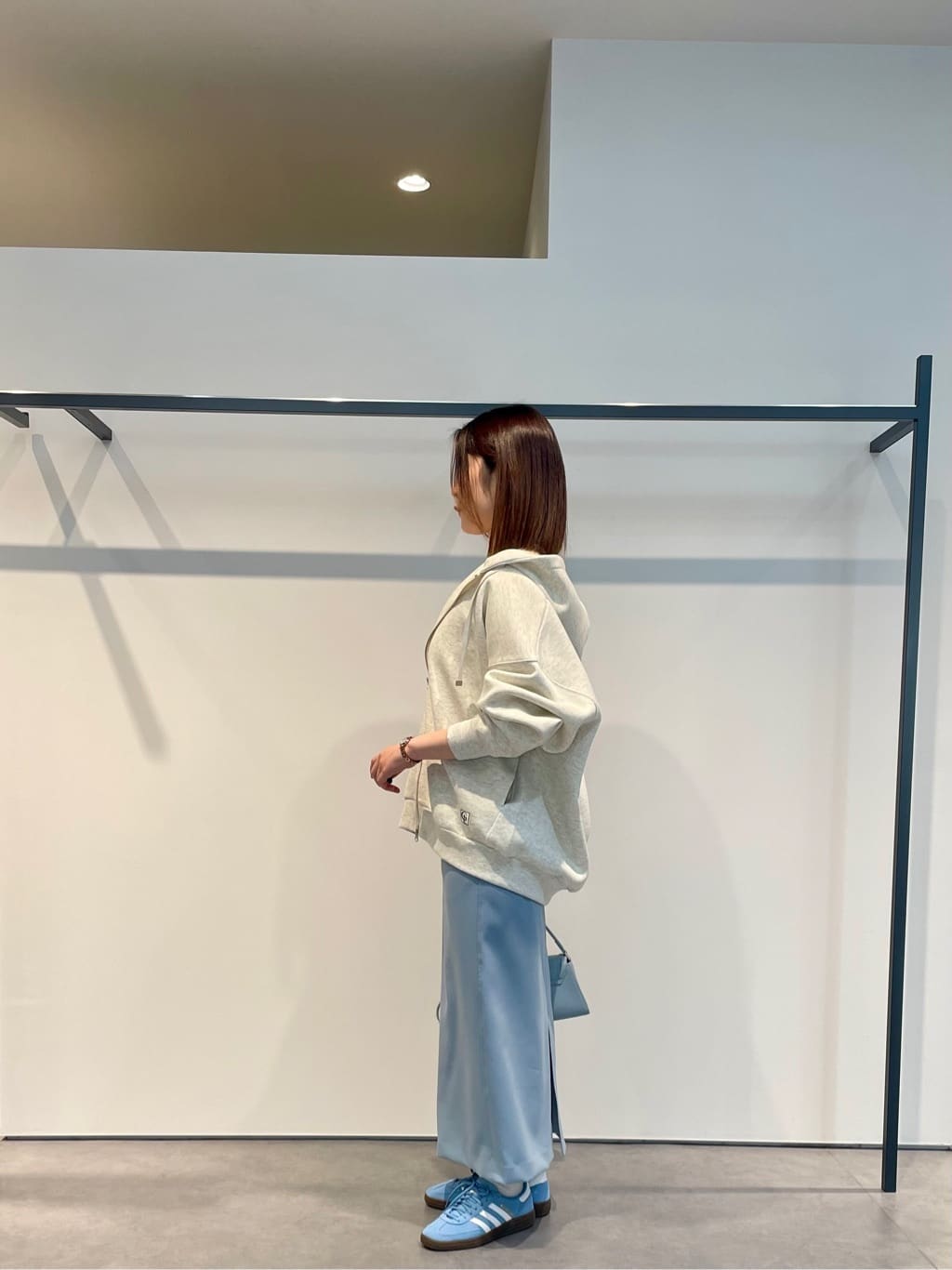 amiさんの「INDIVI｜ビスチェレイヤードニット」を使ったコーディネート