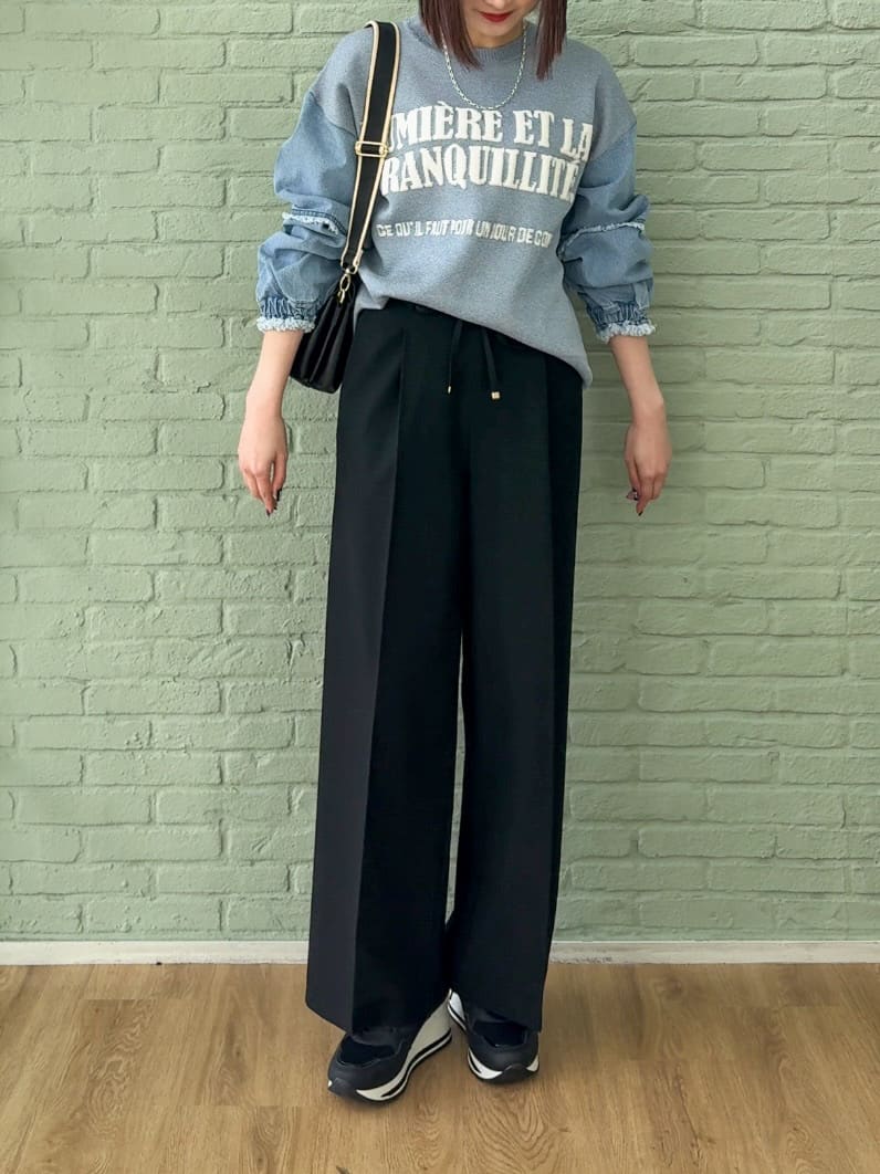 𝐜𝐡𝐢𝐤𝐚さんの「SHOO･LA･RUE｜デニム袖切替ロゴニット」を使ったコーディネート