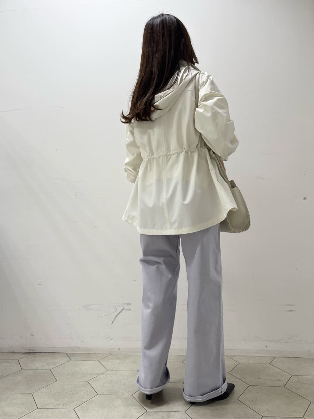 kahoさんの「INDIVI｜【撥水／フード取外し可】凹凸素材ブルゾン」を使ったコーディネート