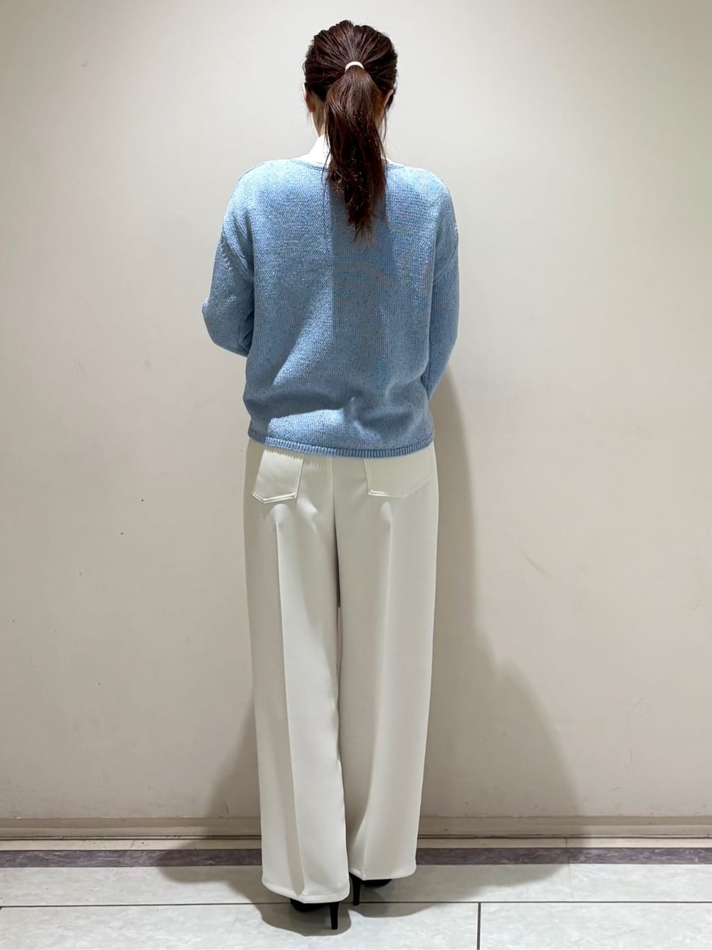 sakiさんの「COUP DE CHANCE｜【手洗い可】ラメ混Vネックニット」を使ったコーディネート