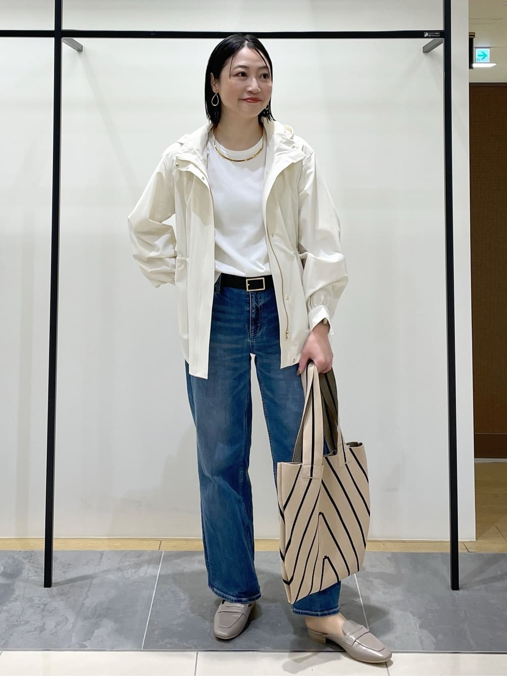 shihoさんの「INDIVI｜【撥水／フード取外し可】凹凸素材ブルゾン」を使ったコーディネート