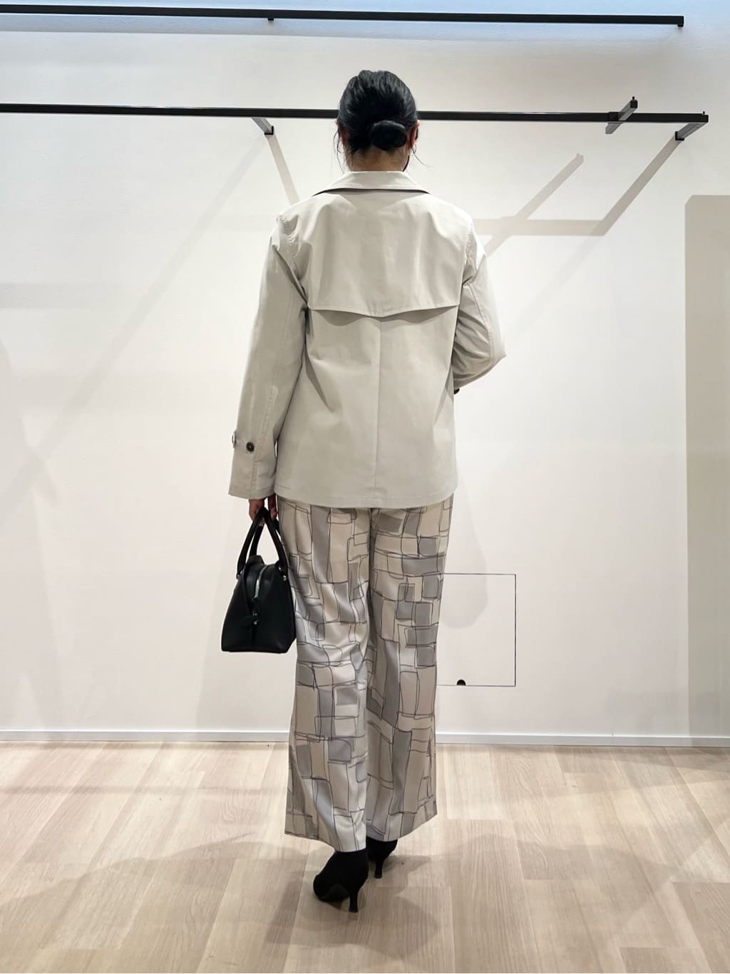 TOMOMIさんの「UNTITLED｜◆【洗える/袖シアー】ポンチ袖ボリュームトップス」を使ったコーディネート