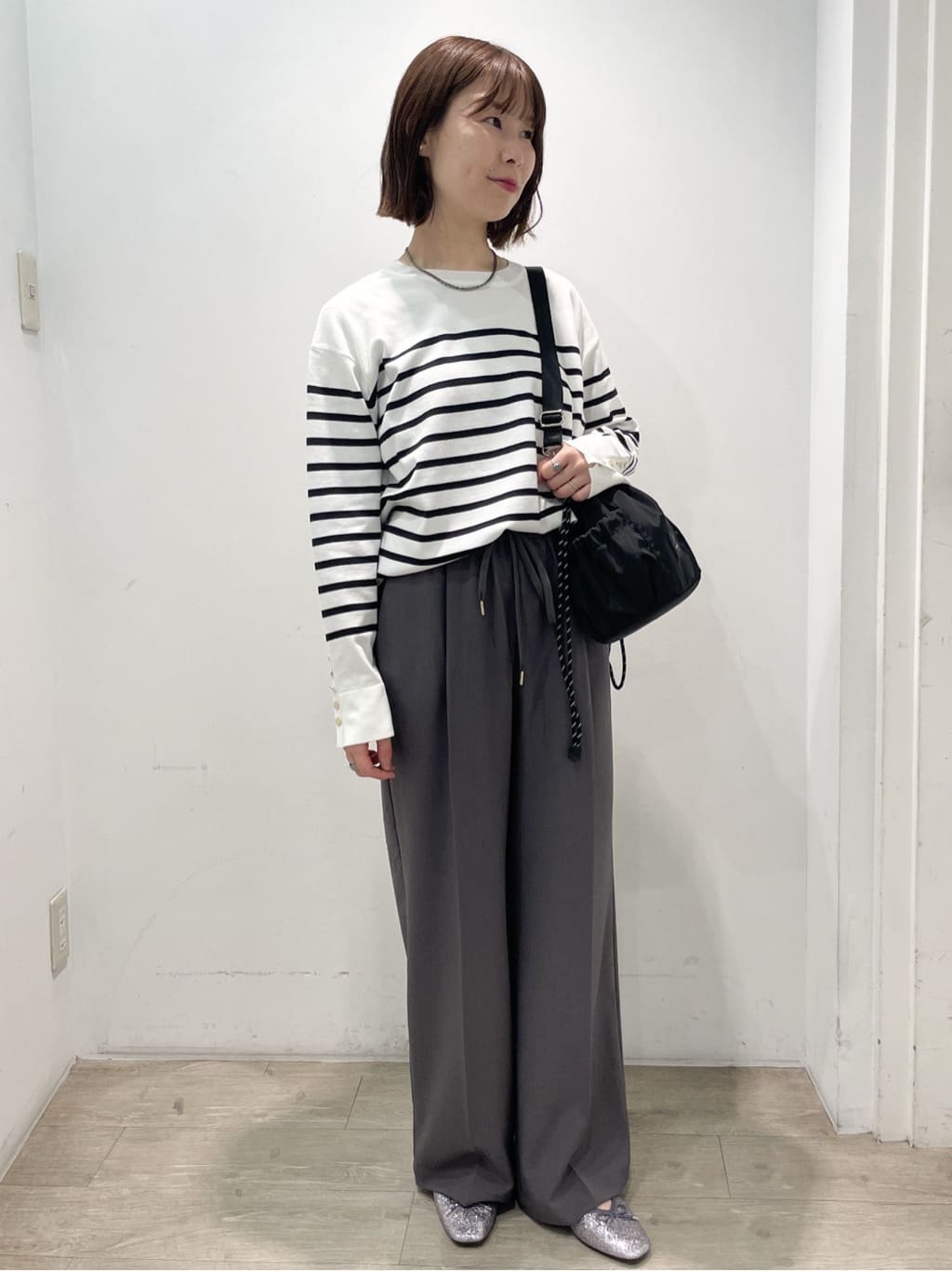tomokoさんの「OPAQUE.CLIP｜美脚ストレッチイージーワイドパンツ【洗濯機OK】」を使ったコーディネート