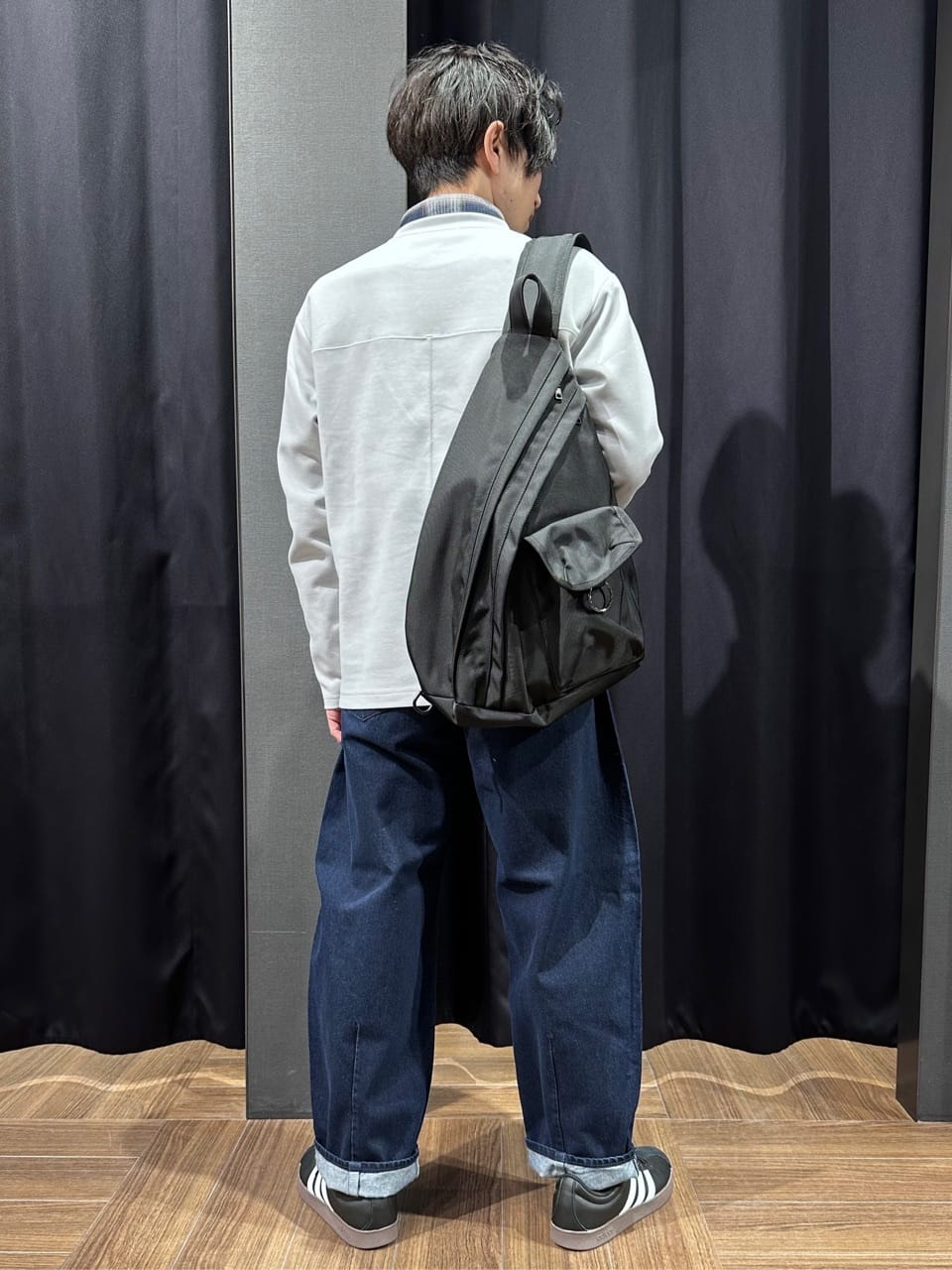 tomoyaさんの「THE SHOP TK｜ダンボール ステッチ切替デザイン 長袖Tシャツ 洗濯機OK」を使ったコーディネート