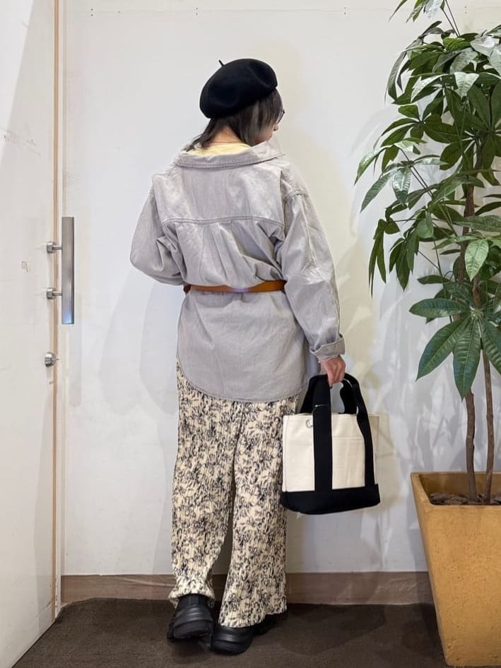 misakiさんの「SHOO･LA･RUE｜【S-LL】レイヤードスタイルに チュール切替ロンT」を使ったコーディネート