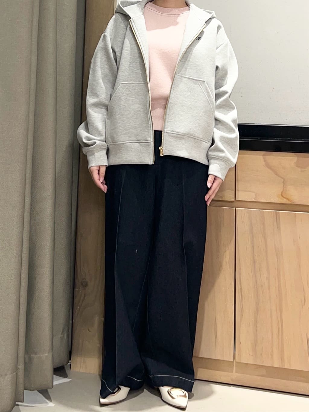 かのさんの「THE SHOP TK｜ダンボールジップパーカ」を使ったコーディネート