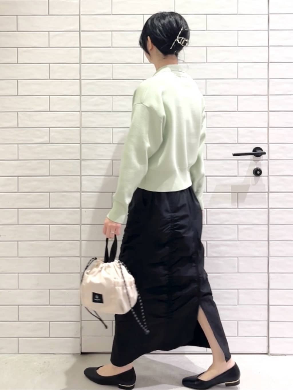 しおりさんの「OPAQUE.CLIP｜ハーフZIP刺繍ロゴニット【洗濯機OK】」を使ったコーディネート