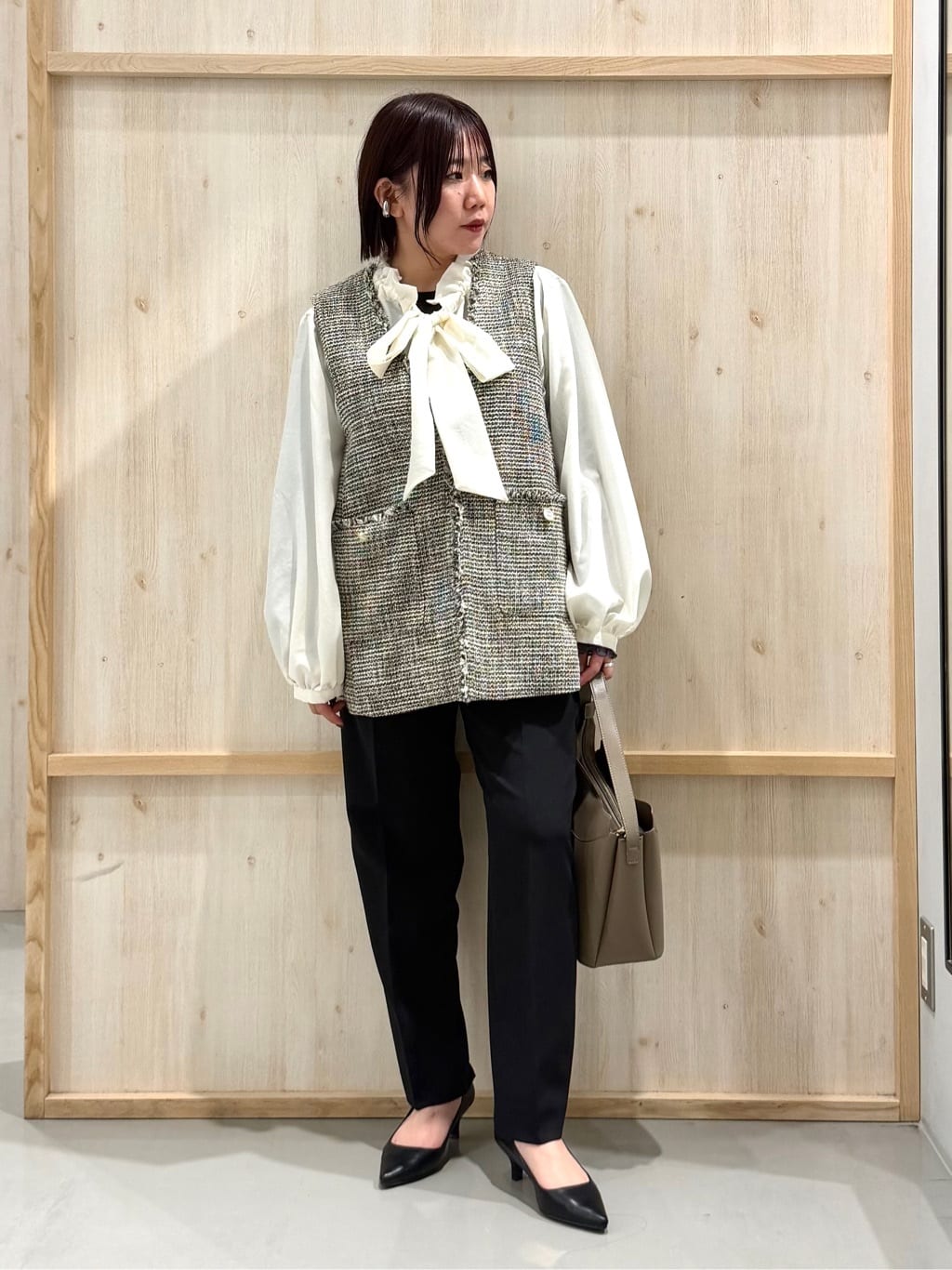 nanaさんの「THE SHOP TK｜【フォーマルにもカジュアルにも】ツイードジレ」を使ったコーディネート