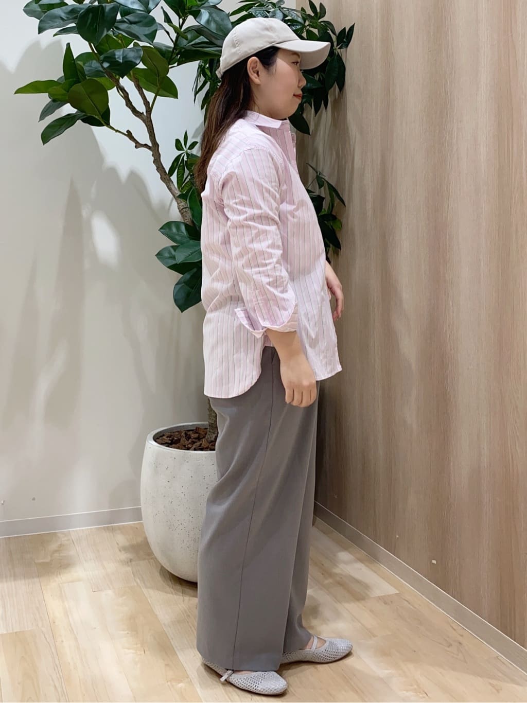HANAさんの「grove｜羽織としても大活躍！驚きの伸びを備えたコットンナイロンストレッチシャツ」を使ったコーディネート