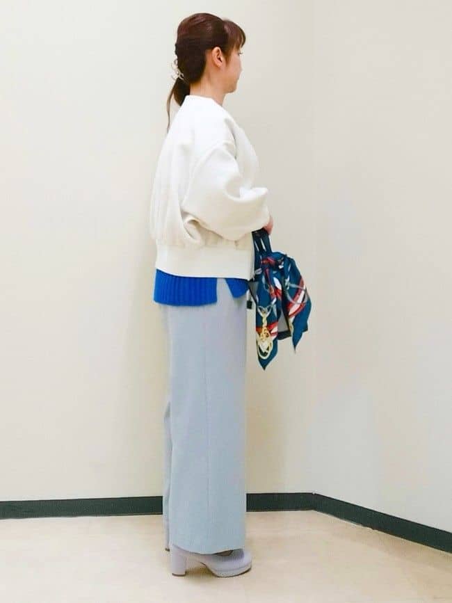 花さんの「Reflect｜ドライタッチストレートワイドパンツ」を使ったコーディネート