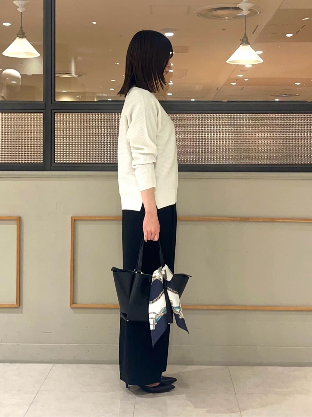 kumiさんの「INDIVI｜【洗える／キレイ色】体型カバー無縫製ニット」を使ったコーディネート