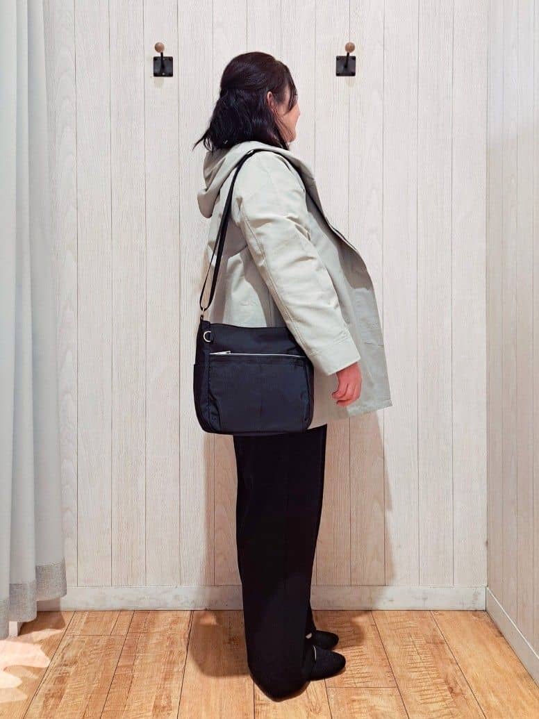 kotomiさんの「SHOO･LA･RUE｜【防花粉/洗濯機可/S-LL】ゆったり着られる 大人のテントフーディージャケット」を使ったコーディネート