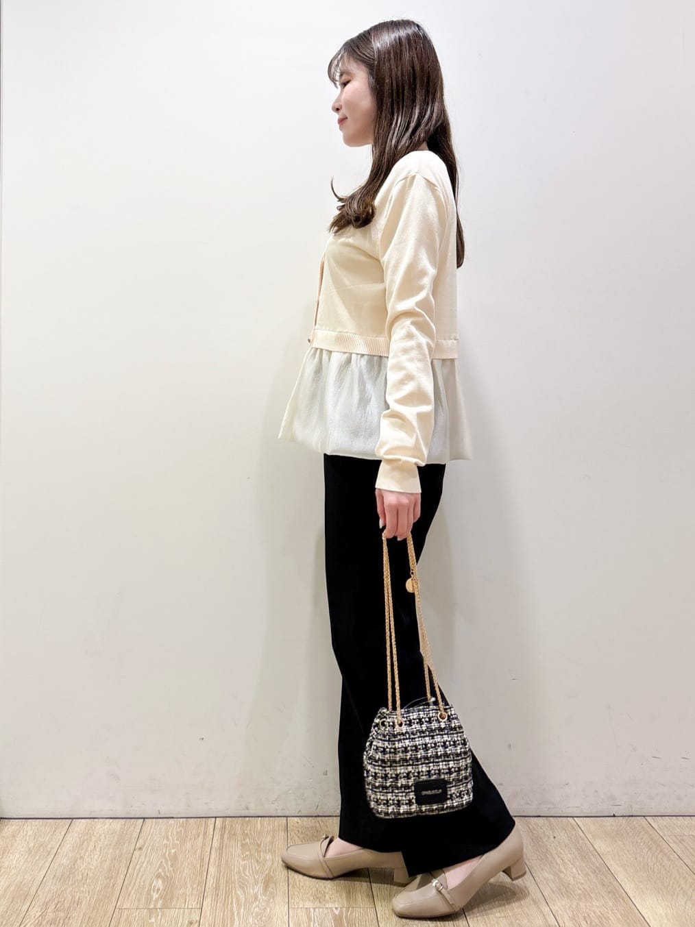 ayaさんの「index｜ペプラムレイヤード多釦カーディガン【洗濯機OK】」を使ったコーディネート