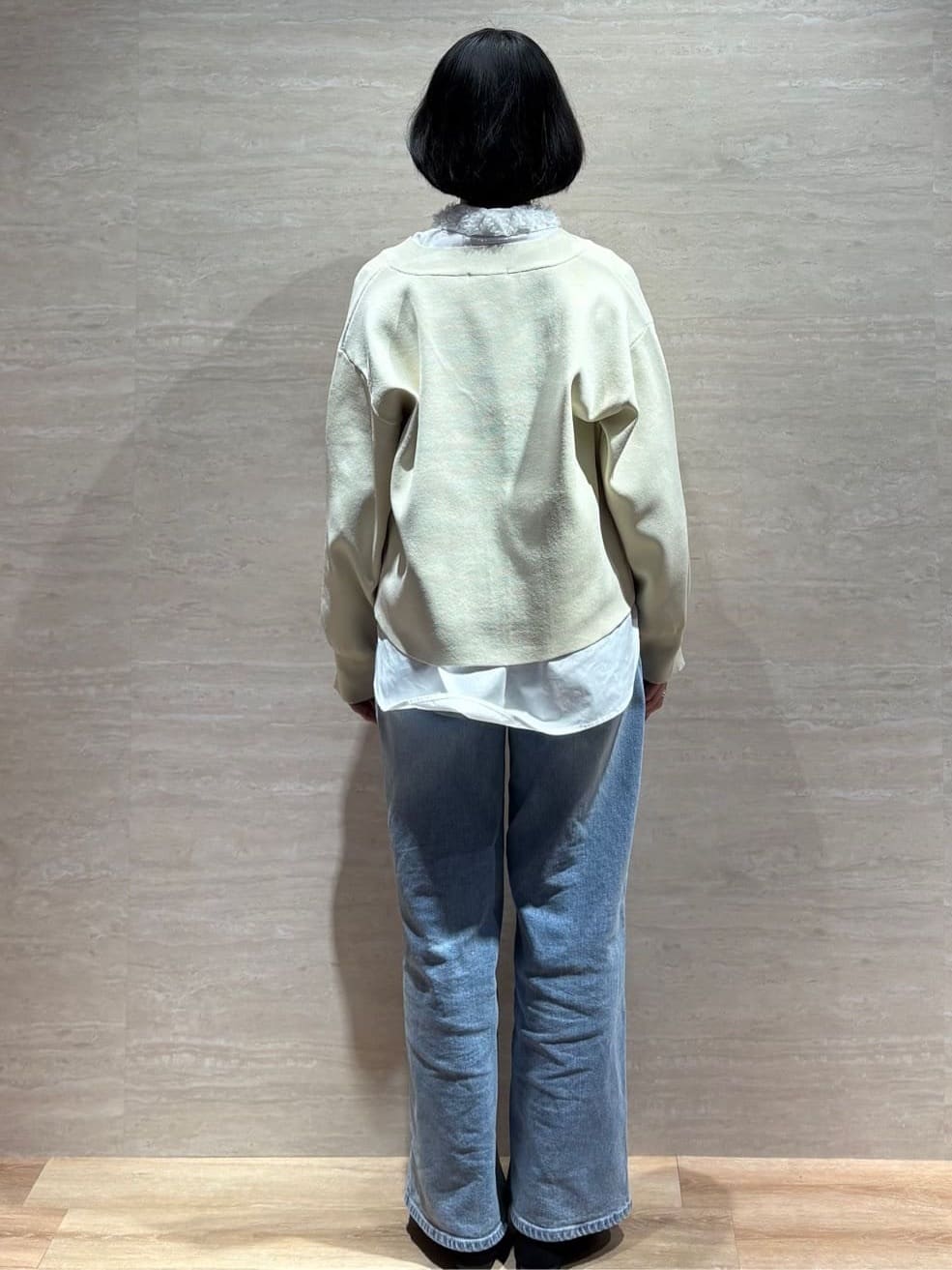 JIMAさんの「OPAQUE.CLIP｜ゴールドビックボタンVネックニットカーディガン【洗濯機OK】」を使ったコーディネート